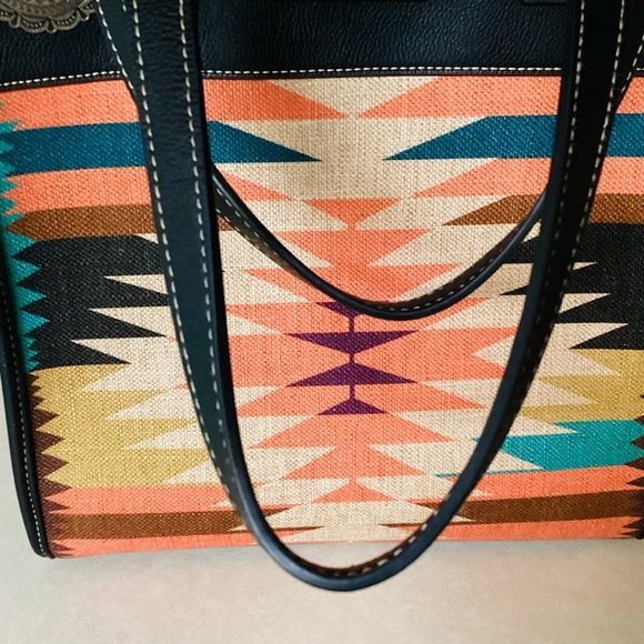Wrangler Aztec Print Leather Tote Bag with Concealed Carry - Picture 3 of 12